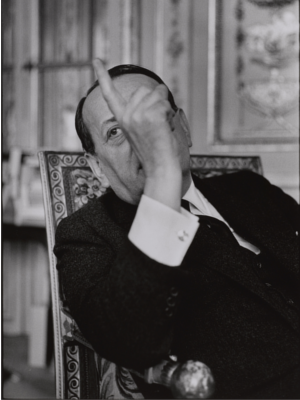  Portrait d'André Malraux, ministre de la Culture, dans son bureau de la rue de Valois, Paris (Ier arr.). 1967. Photographie de Jean Mounicq. Paris, musée Carnavalet. © Musée Carnavalet / Roger-Viollet 