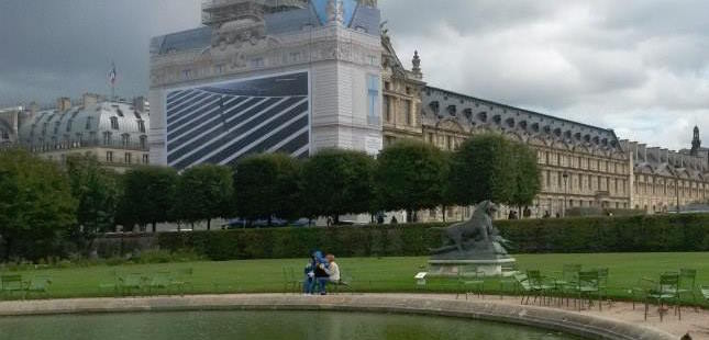 Louvre bâche Apple