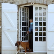 Pierre Perret, confinement, chanson, chante, confinis, déconfinement, épidemie