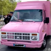 Manifestation, gilets jeunes, CamionRose, caricature