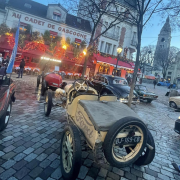 Traversée de Paris, véhicules anciens, tacots