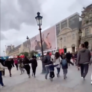 Paris, Louvre, fermé, menace, terrorisme
