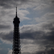 Tour Eiffel, grève, salaires, gestion