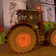 agriculteurs, Coordination rurale, paille, place de l'Etoile, Paris