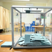 Législatives, 1er tour, participation, 25, 90%