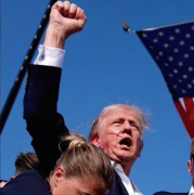 Donald Trump, USA, tir, oreille