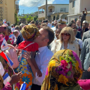 Macron, Mayotte, mur de fer, pape François