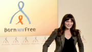philanthropie, Marianne, Carla Bruni-Sarkozy, Fonds mondial contre le Sida
