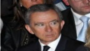 Arnault, Nationalité, Impôts