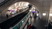 Metro, Paris, Accouchement